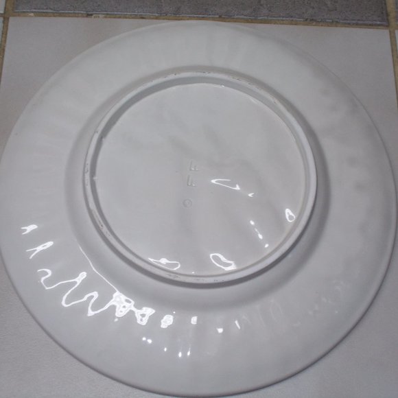 Beautiful Vintage Hanging, Serving Plate, Approximately 11 1/4"x11 1/4" - Picture 4 of 5